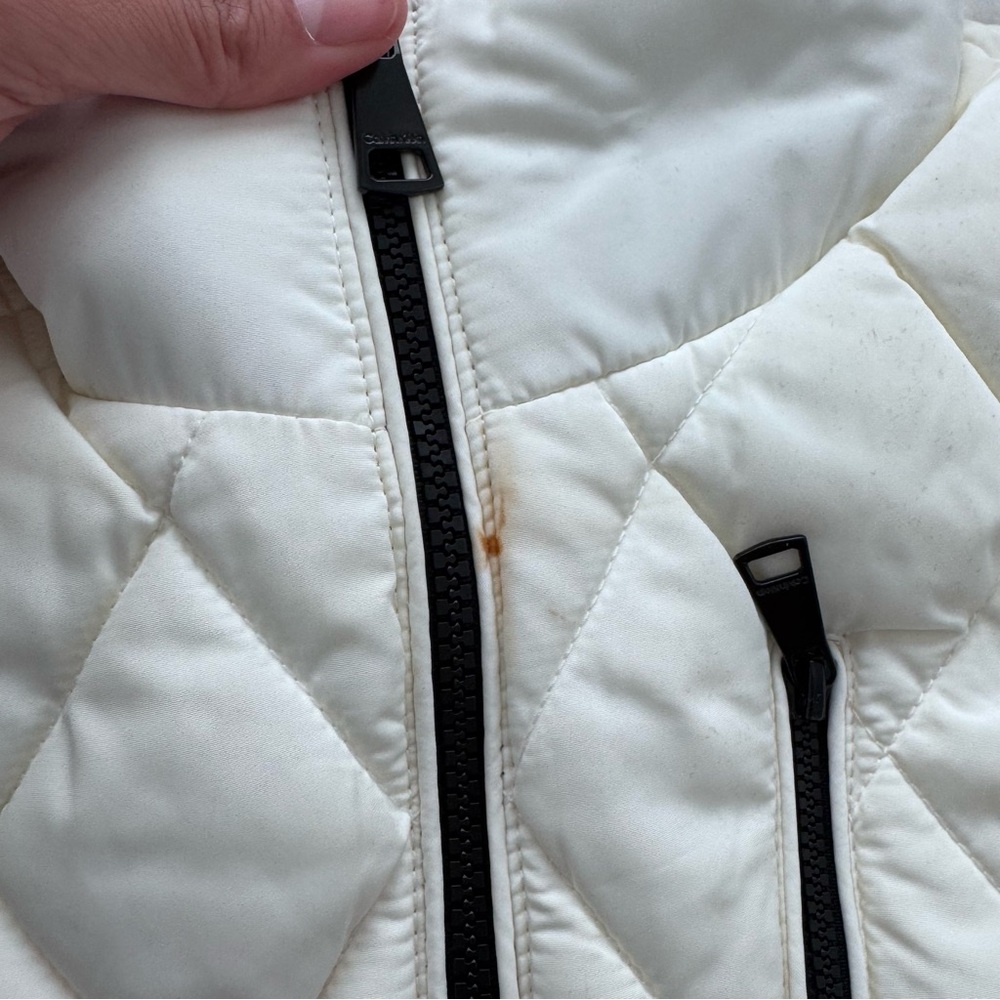 Calvin Klein Women's Quilted White and Black Vest - Picture 4 of 7